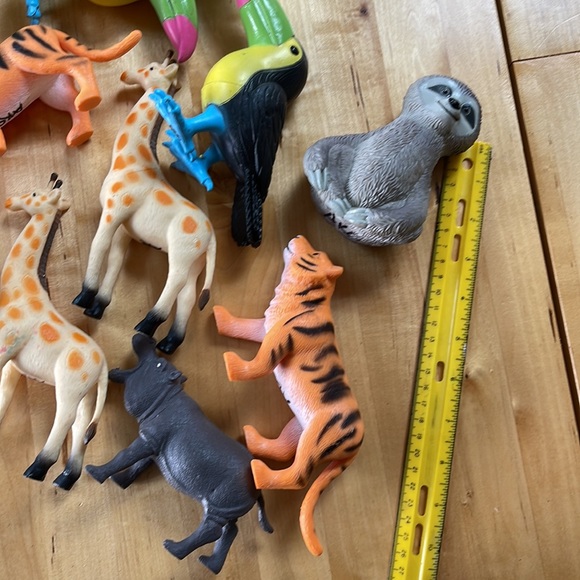 GUC set of 13 plastic animals for block center or other pretend play! - Picture 8 of 8